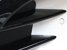 Front Stoßstange Aero Flaps Fins Flossen Splitter für Mercedes W205 C205 S205 AMG Line 2019+